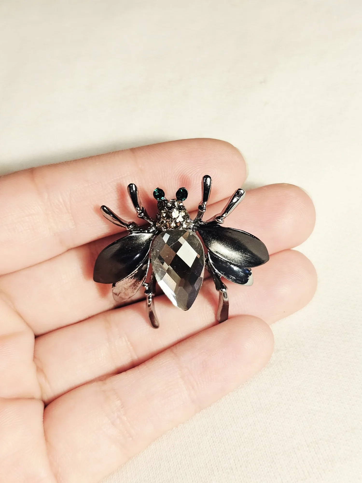 Noir Bee view 2